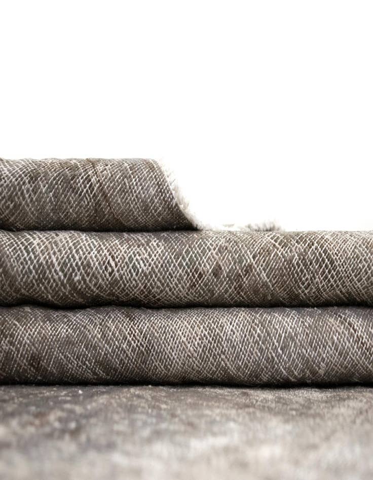 Detail image of 5' 8 x 6' 11 Vintage Royal Wool Rug