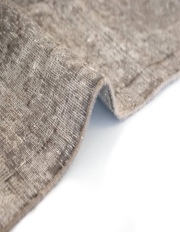 Detail image of 5' 8 x 6' 11 Vintage Royal Wool Rug