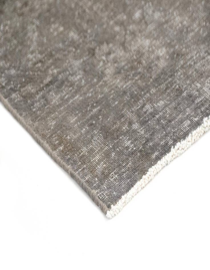 Detail image of 5' 8 x 6' 11 Vintage Royal Wool Rug