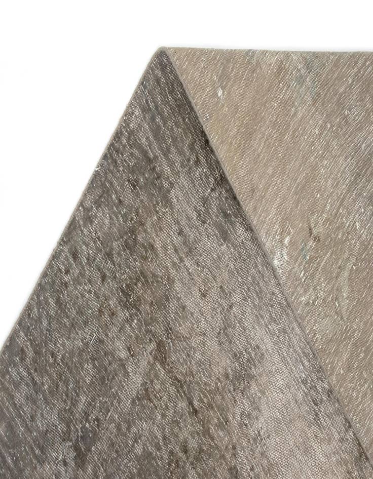 Detail image of 5' 8 x 6' 11 Vintage Royal Wool Rug