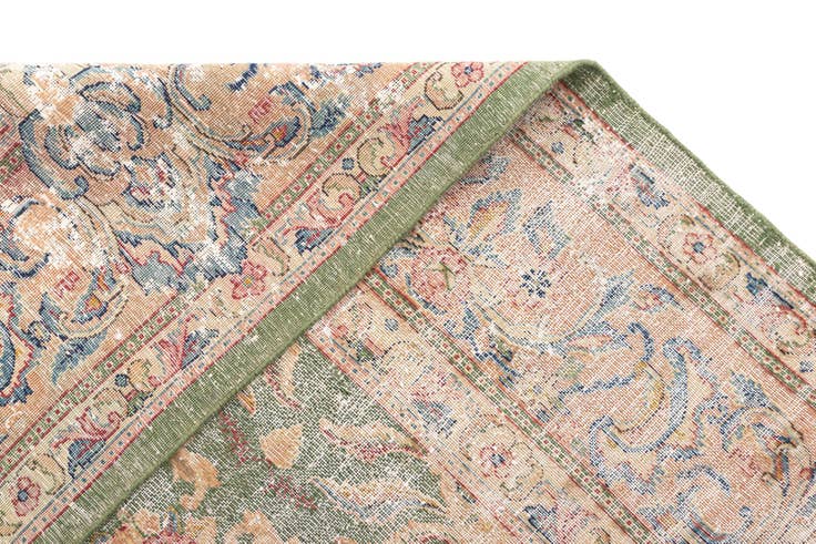 Detail image of 6' 11 x 9' 6 Vintage Royal Wool Rug