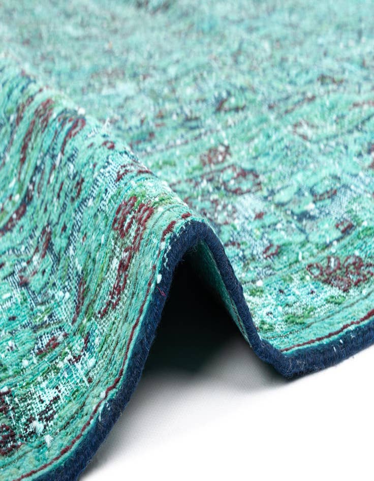 Detail image of 8' x 11' 2 Vintage Royal Wool Rug