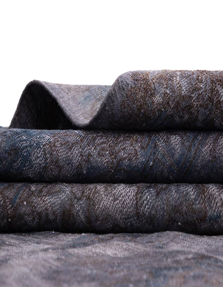 Detail image of 9' 10 x 13' 5 Vintage Royal Wool Rug