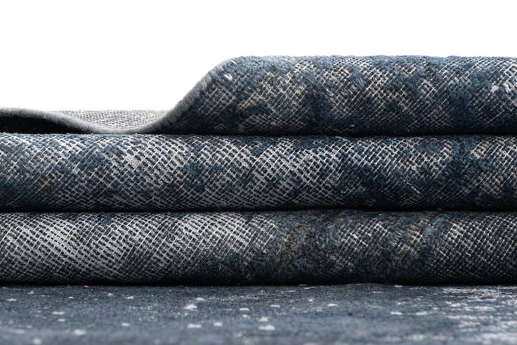 Detail image of 9' 6 x 13' 4 Vintage Royal Wool Rug