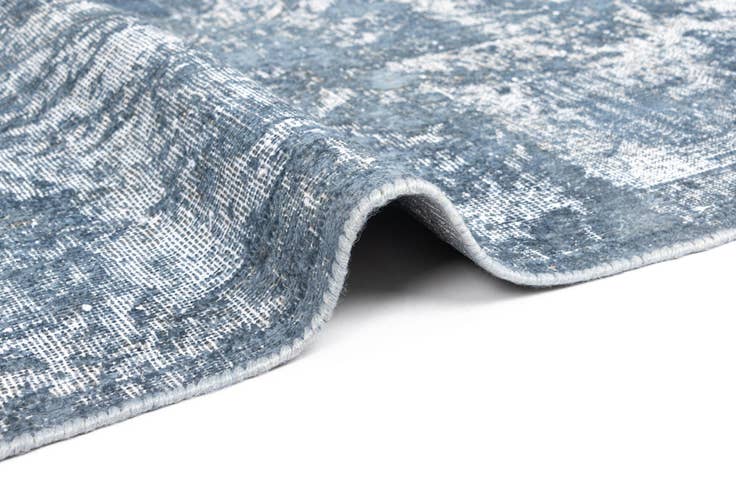 Detail image of 9' 6 x 13' 4 Vintage Royal Wool Rug