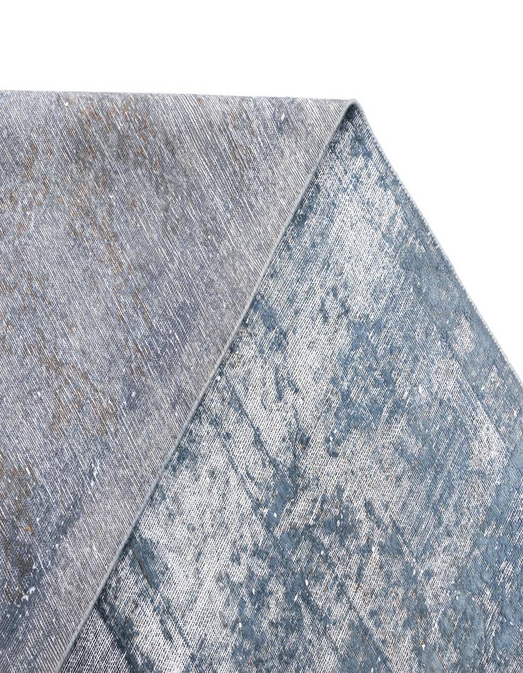 Detail image of 9' 6 x 13' 4 Vintage Royal Wool Rug