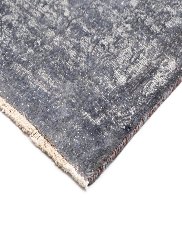 Detail image of 9' 10 x 13' 3 Vintage Royal Wool Rug