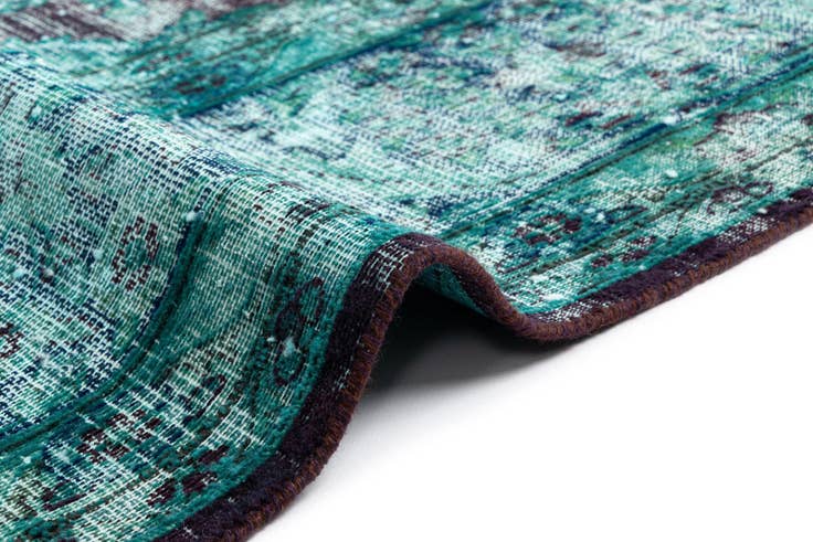 Detail image of 9' 5 x 12' 11 Vintage Royal Wool Rug