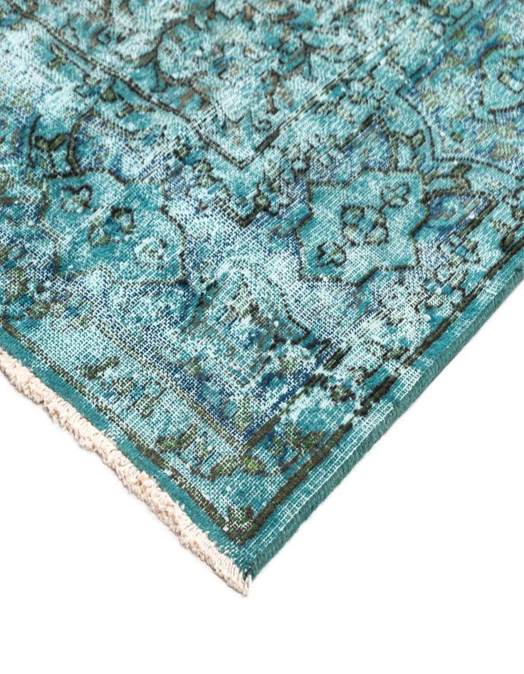 Detail image of 6' 10 x 9' 10 Vintage Royal Wool Rug