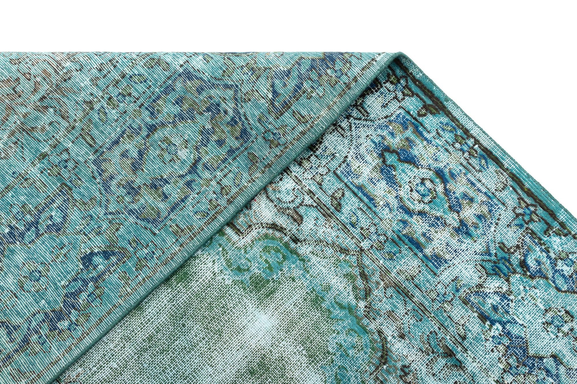 6' 10 x 9' 10 Vintage Royal Wool Rug