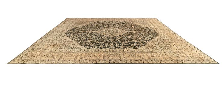 Detail image of 10' x 13' 5 Vintage Royal Wool Rug