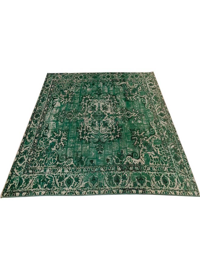 Detail image of 9' 5 x 12' 10 Vintage Royal Wool Rug