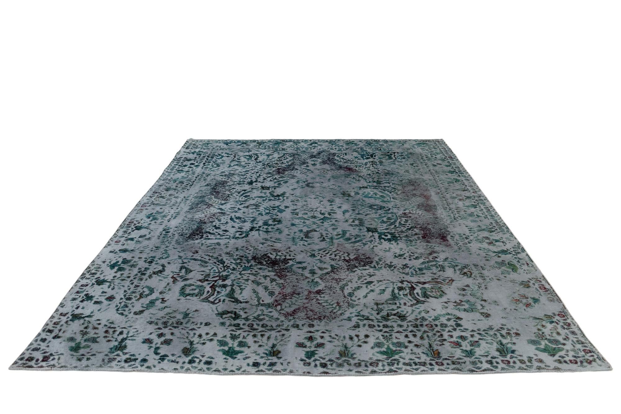 7' 11 x 10' 11 Vintage Royal Wool Rug