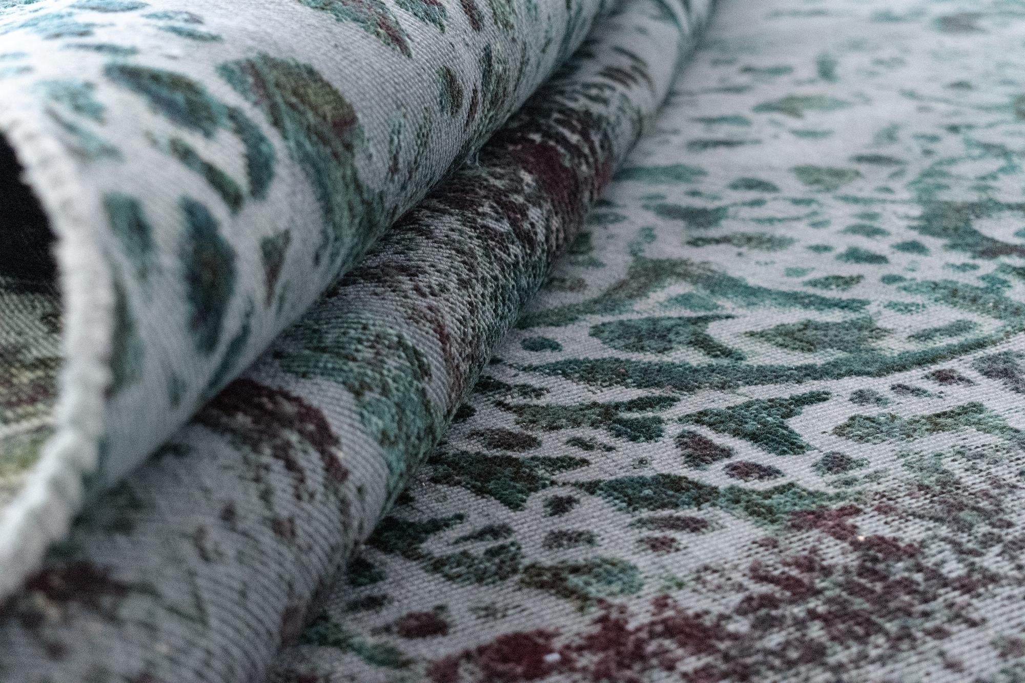 7' 11 x 10' 11 Vintage Royal Wool Rug