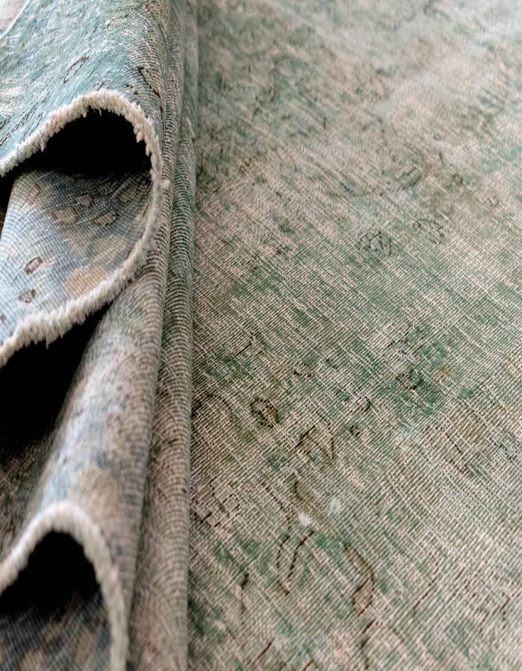 Detail image of 6' 11 x 11' 10 Vintage Royal Wool Rug