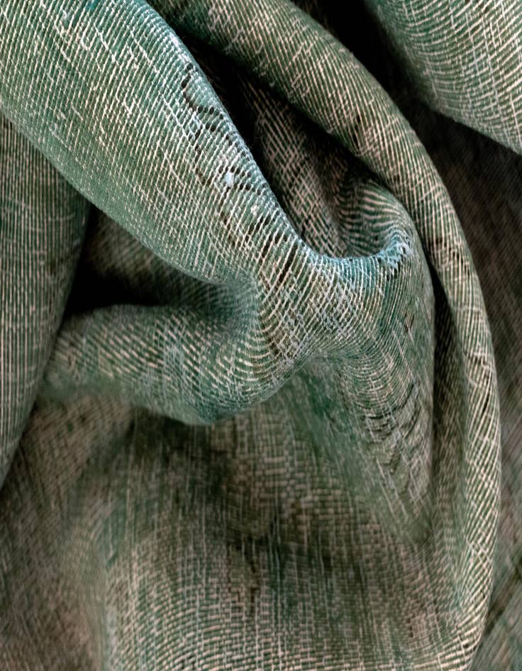 Detail image of 6' 11 x 11' 10 Vintage Royal Wool Rug