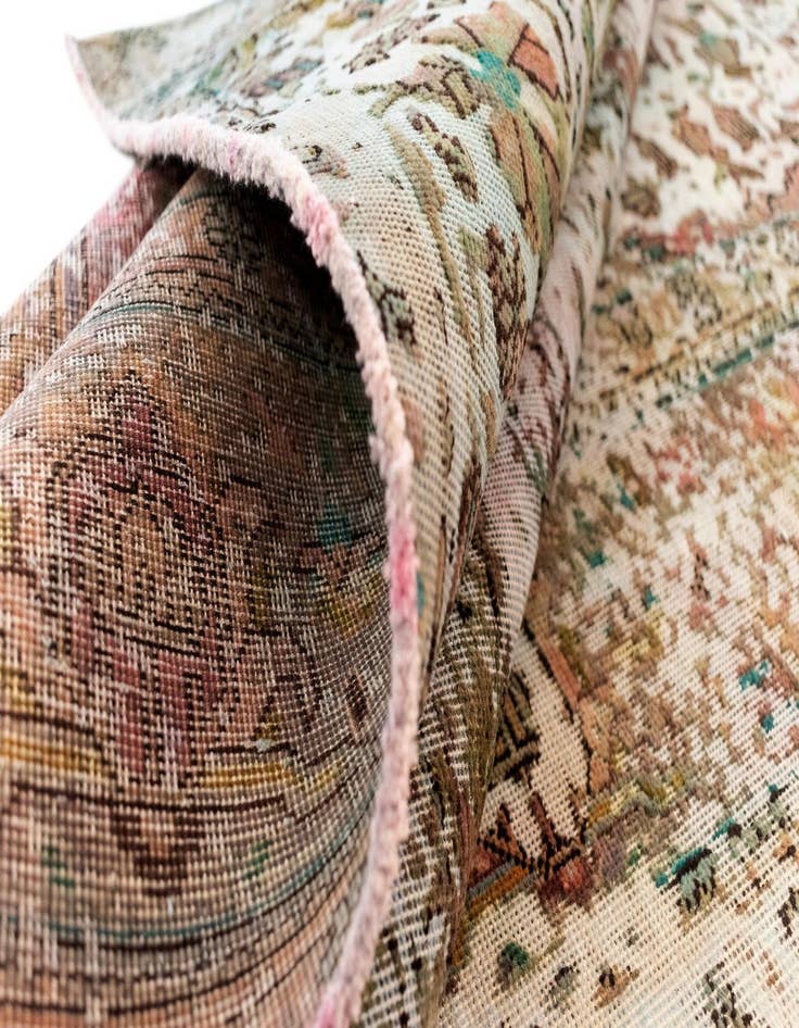 Detail image of 6' 2 x 9' 5 Vintage Royal Wool Rug