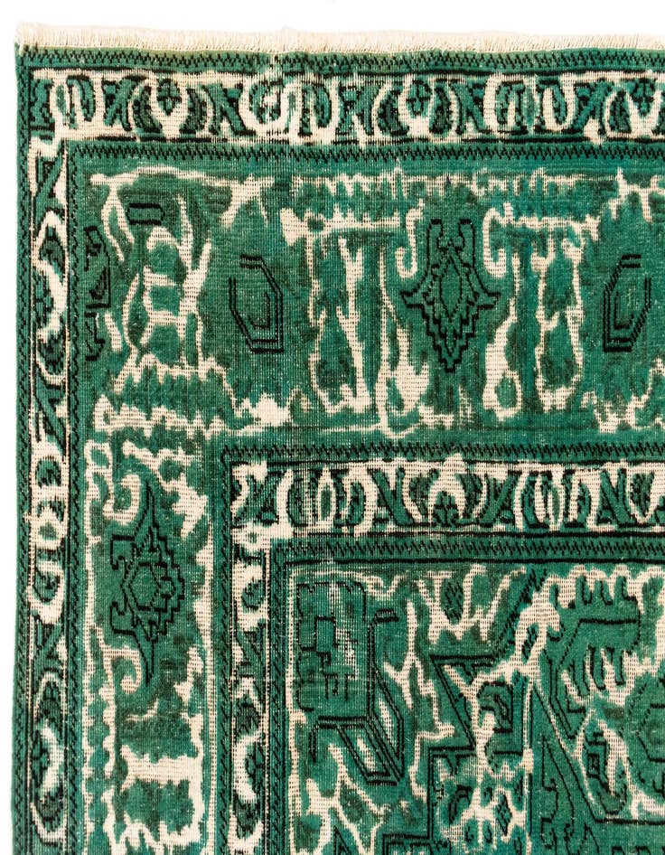 Detail image of 6' 9 x 9' 6 Vintage Royal Wool Rug