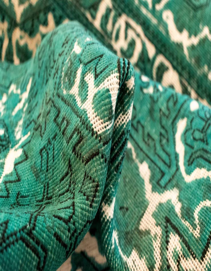 Detail image of 6' 9 x 9' 6 Vintage Royal Wool Rug