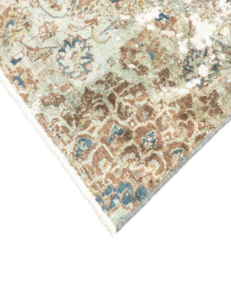 Detail image of 4' 11 x 7' 10 Vintage Royal Rug