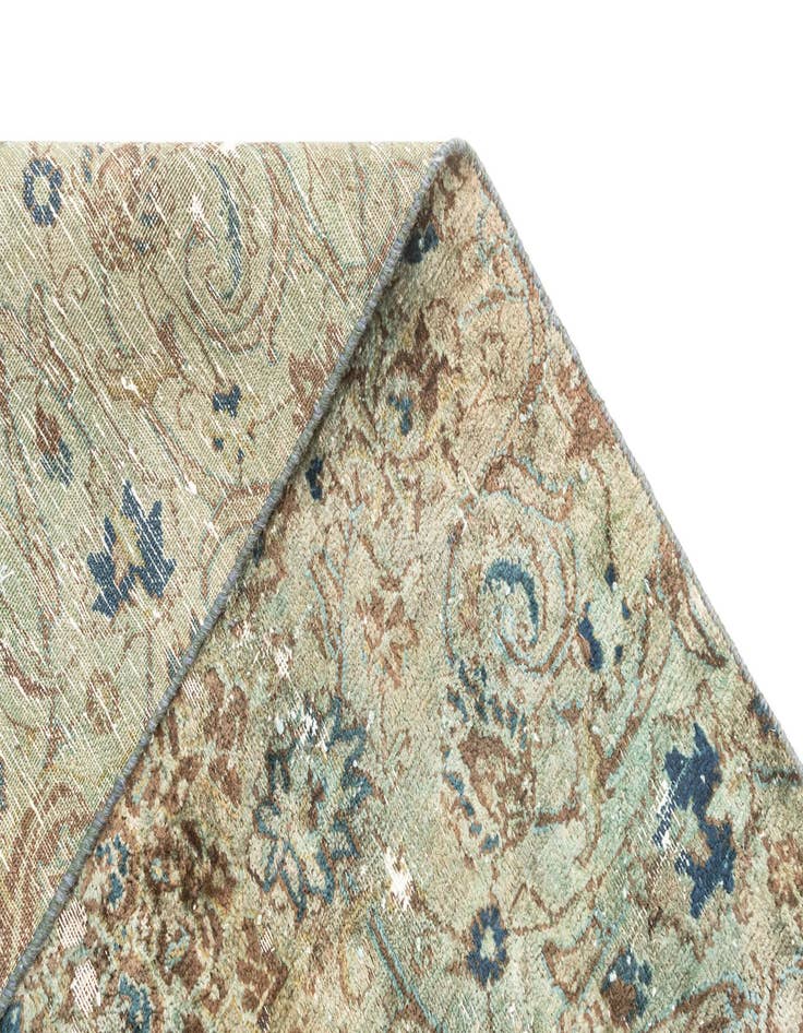 Detail image of 4' 11 x 7' 10 Vintage Royal Rug