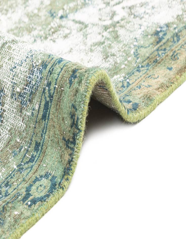 Detail image of 7' 1 x 9' 7 Vintage Royal Rug