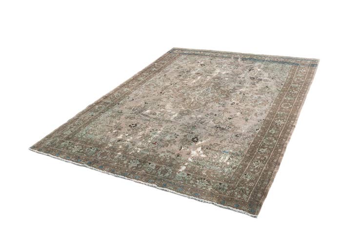 Detail image of 6' 11 x 9' 9 Vintage Rug
