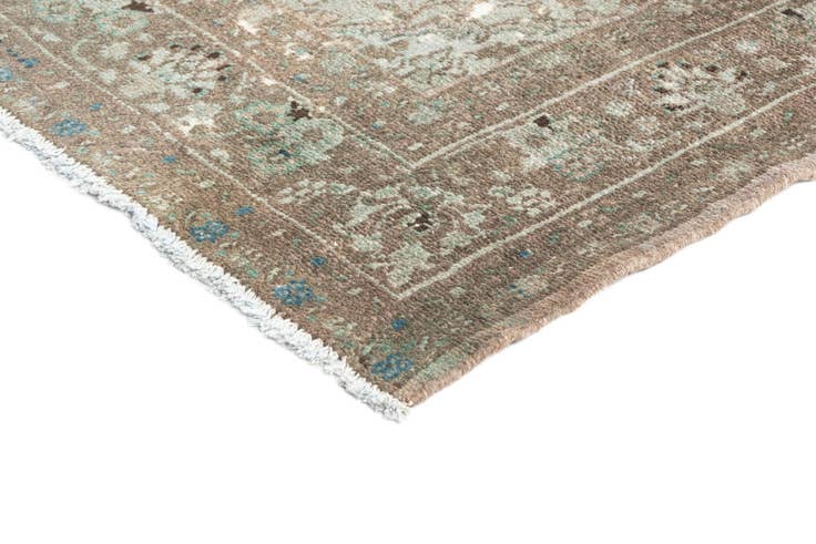 Detail image of 6' 11 x 9' 9 Vintage Rug