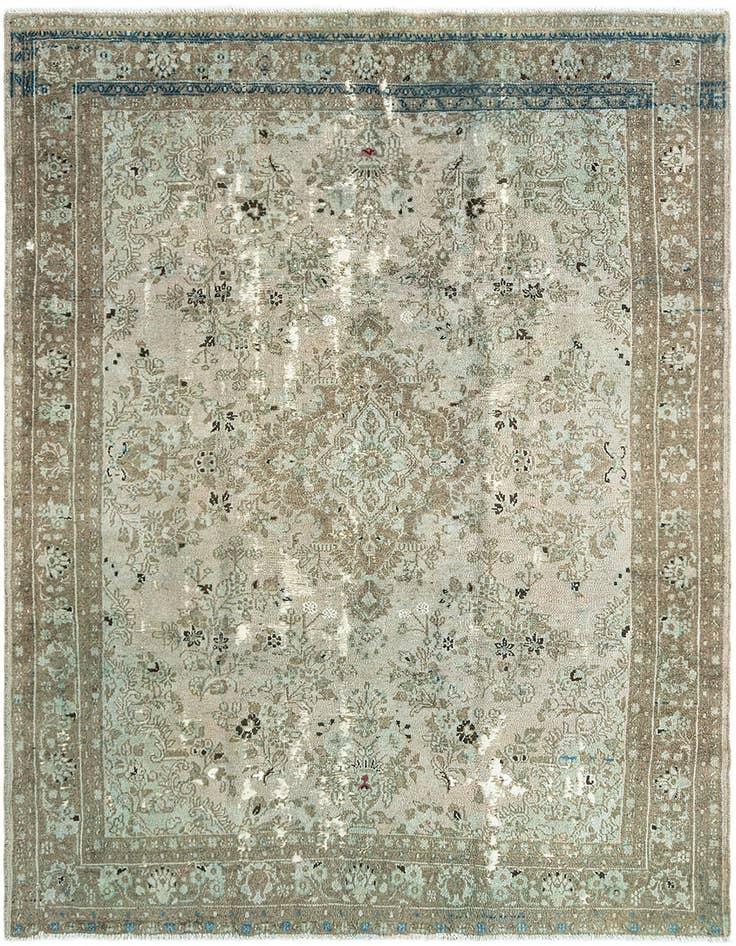 Detail image of 6' 11 x 9' 9 Vintage Rug