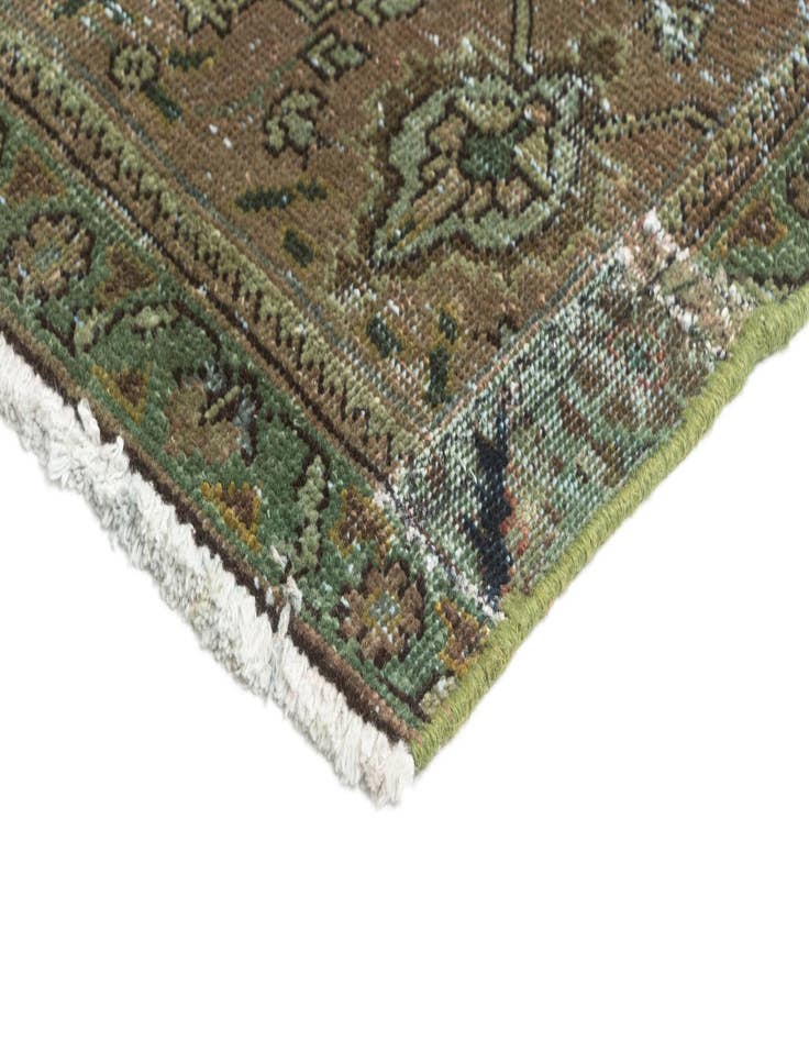 Detail image of 6' 5 x 9' 8 Vintage Rug