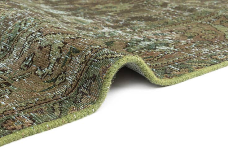 Detail image of 6' 5 x 9' 8 Vintage Rug