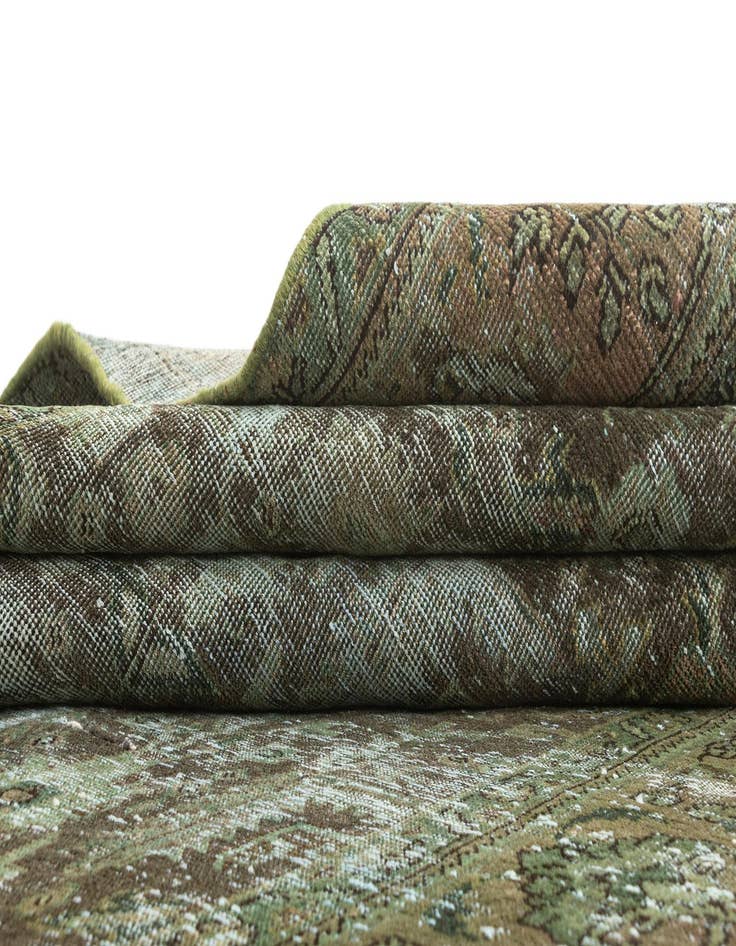 Detail image of 6' 5 x 9' 8 Vintage Rug