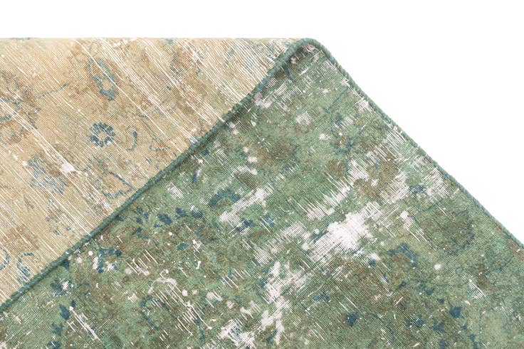 Detail image of 5' 3 x 9' 11 Vintage Rug