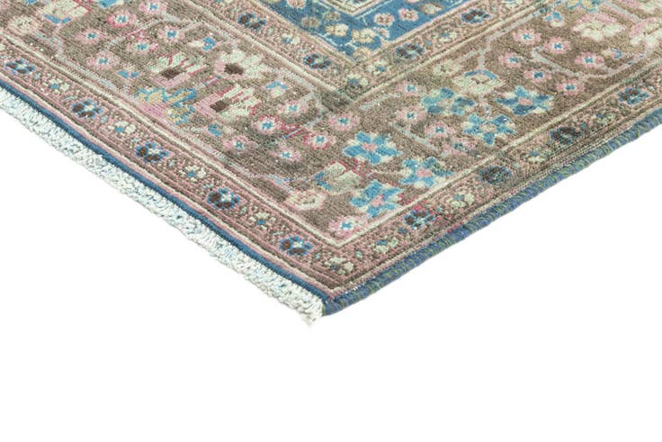 Detail image of 7' 5 x 9' 9 Vintage Rug
