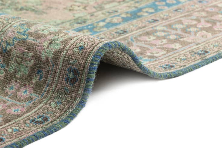 Detail image of 7' 5 x 9' 9 Vintage Rug