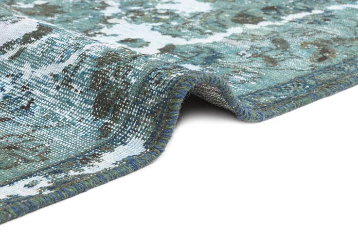 Detail image of 6' 11 x 9' 9 Vintage Rug