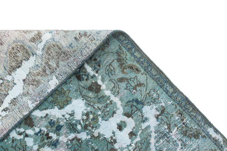 Detail image of 6' 11 x 9' 9 Vintage Rug