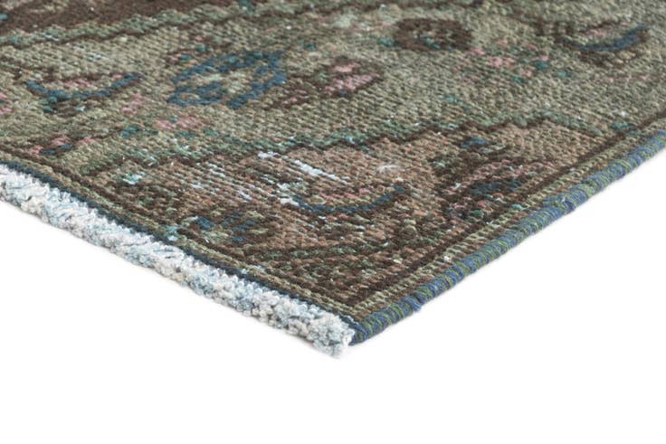 Detail image of 4' 8 x 7' 7 Vintage Rug
