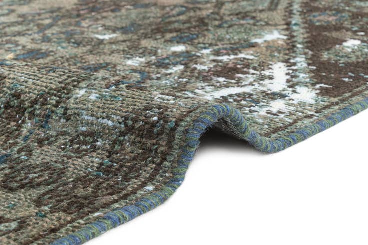 Detail image of 4' 8 x 7' 7 Vintage Rug