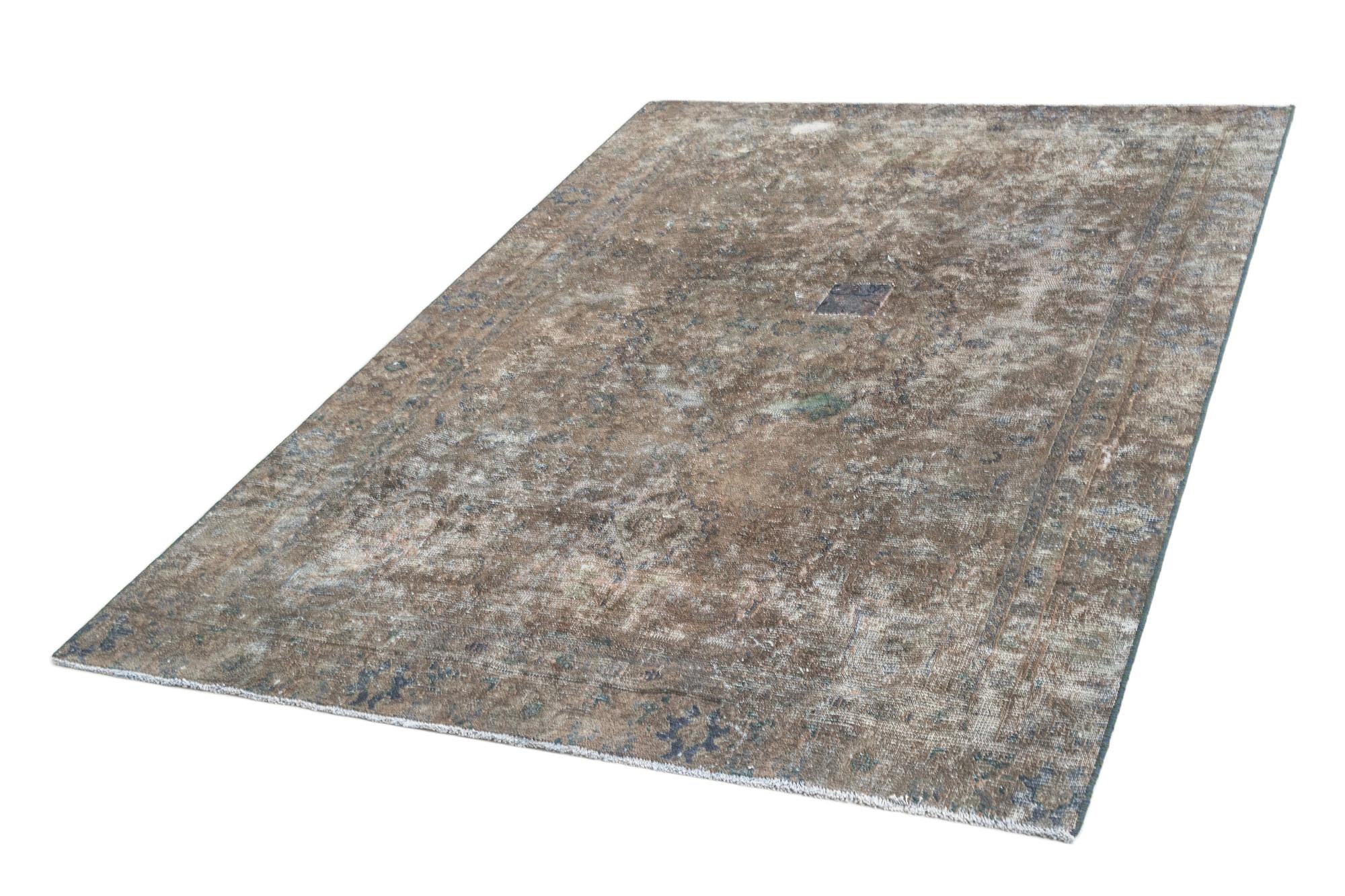 5' 10 x 8' 10 Vintage Rug