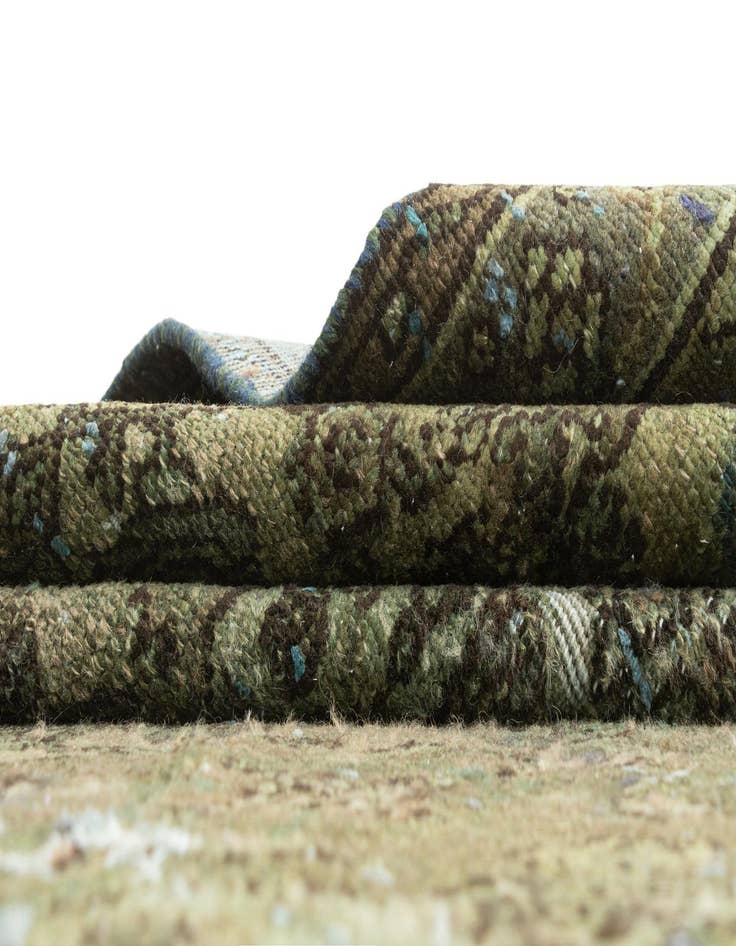 Detail image of 4' 9 x 8' 2 Vintage Rug