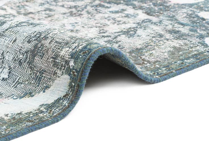 Detail image of 6' 9 x 8' 5 Vintage Rug