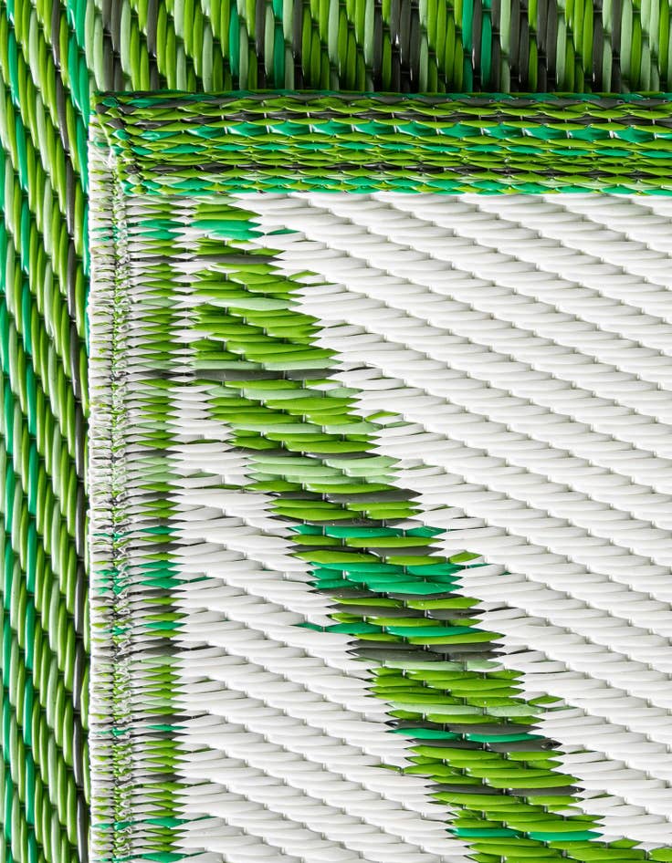 Detail image of 4' x 6' Easy-Clean Vista Breeze Indoor / Outdoor Rug