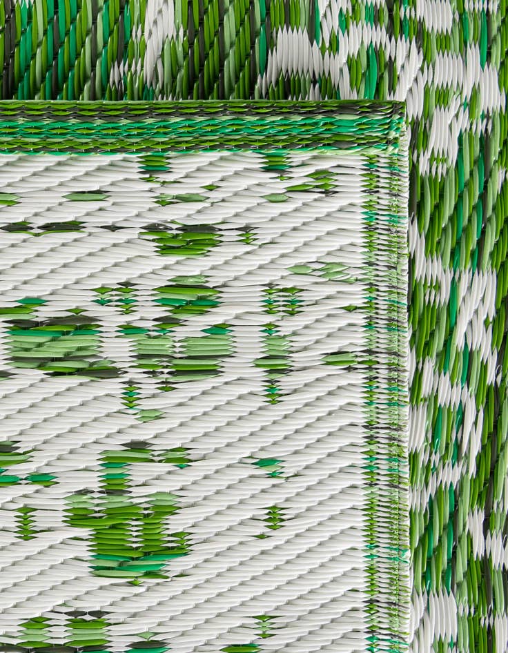 Detail image of 4' x 6'  Washable Vista Breeze Indoor / Outdoor Rug