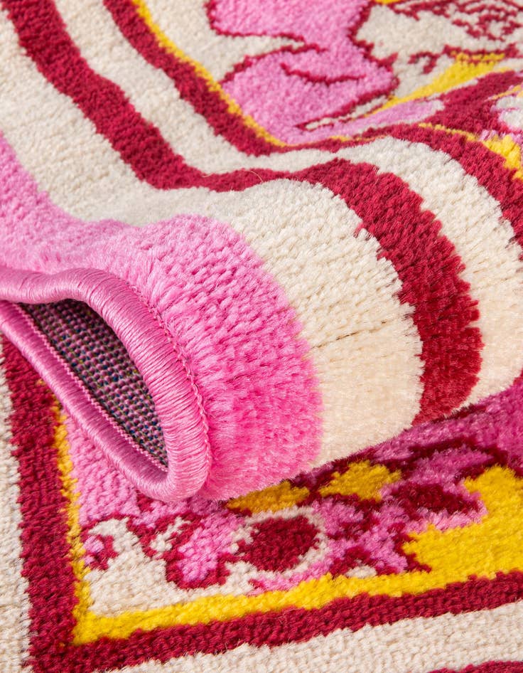 Detail image of 8' 2 x 11' 6 Yasmin Rug