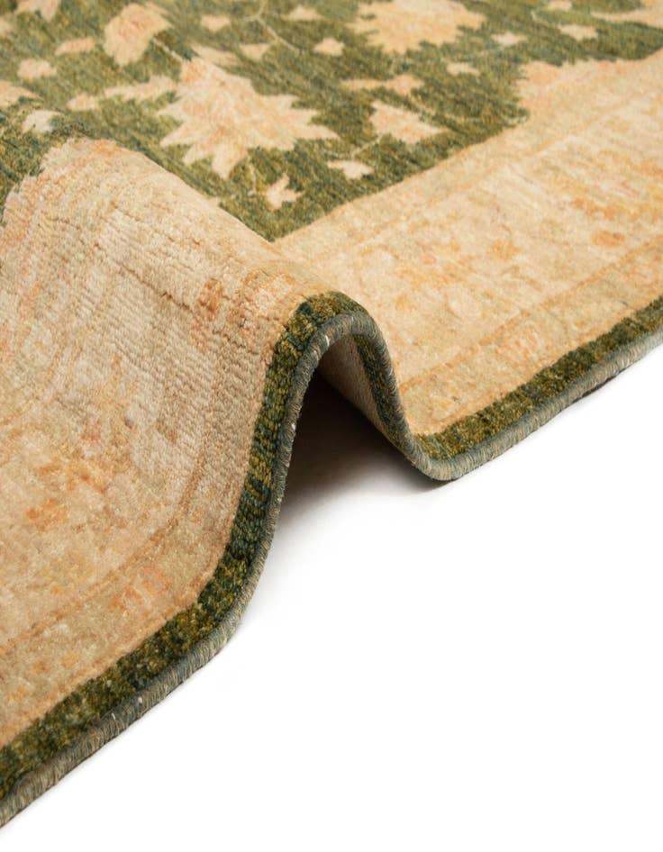 Detail image of 5' 7 x 7' 7 Ziegler Wool Rug