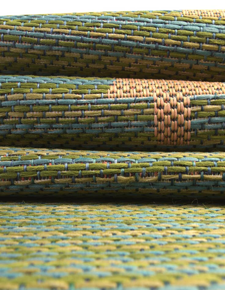 Detail image of 5' 3 x 5' 3 Easy-Clean Baja Indoor / Outdoor Round Rug