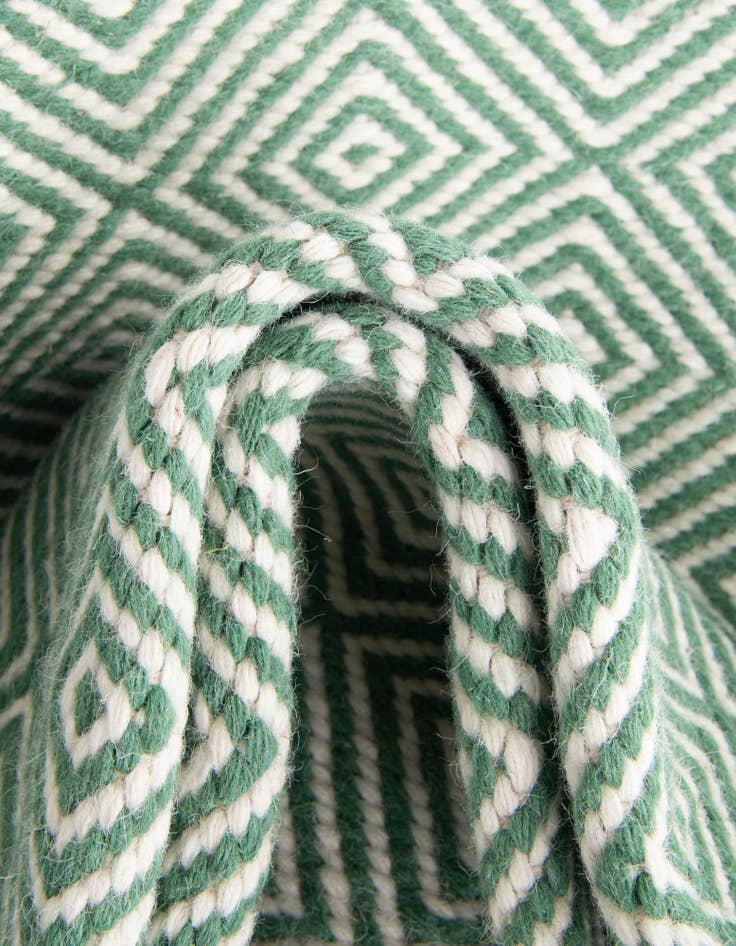 Detail image of 4' 1 x 4' 1 Hand Woven Geo Trellis Flatweave Round Rug