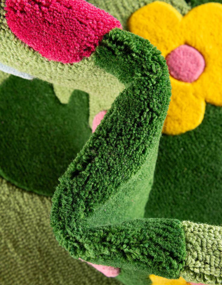 Detail image of 5' 1 x 5' 1 Happy Rugs Moss Funky Flower Wool Round
