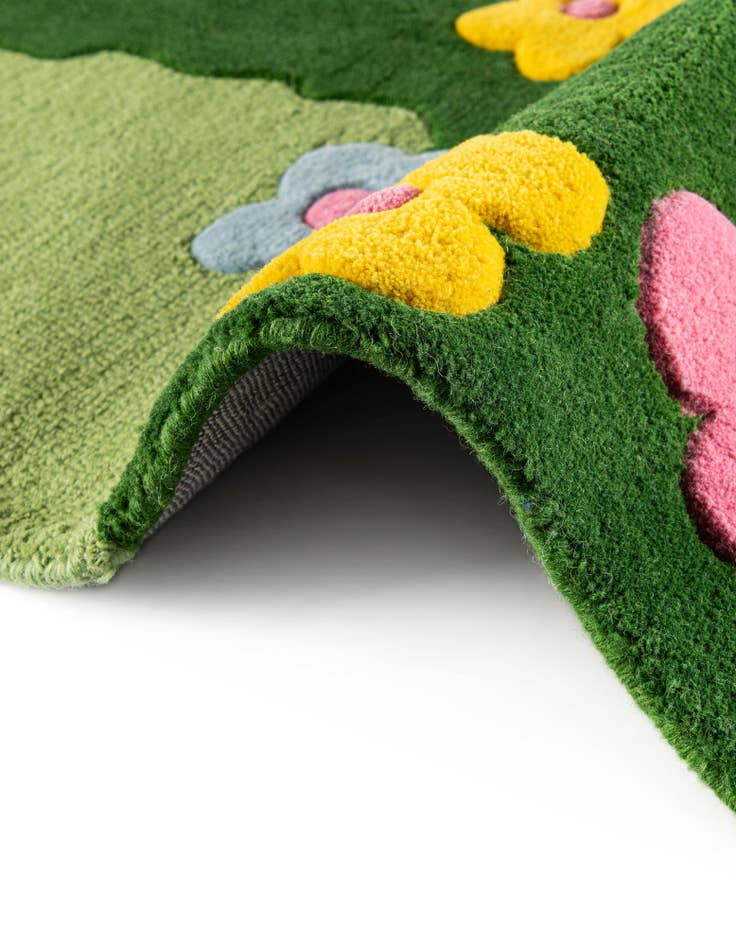 Detail image of 5' 1 x 5' 1 Happy Rugs Moss Funky Flower Wool Round